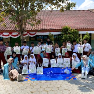 Mahasiswa KKN UNS 130 di Desa Dengkeng: Eco-print Aksara Jawa pada Media Totebag untuk Sinergi Budaya dan Lingkungan