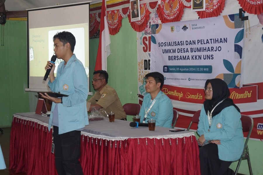 Mahasiswa KKN 288 UNS Desa Bumiharjo Sosialisasikan Kemasan Baru Produk 'Selar': Langkah Strategis Perkuat UMKM Lokal