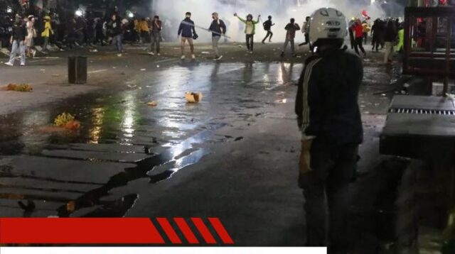 Demo di Depan Balai Kota Semarang Ricuh, Dua Mahasiswa Dilarikan ke Rumah Sakit